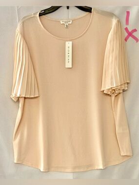 Rio & Rian Cream Pleated Sleeve Blouse